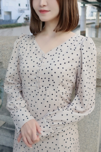 泉せな(26)