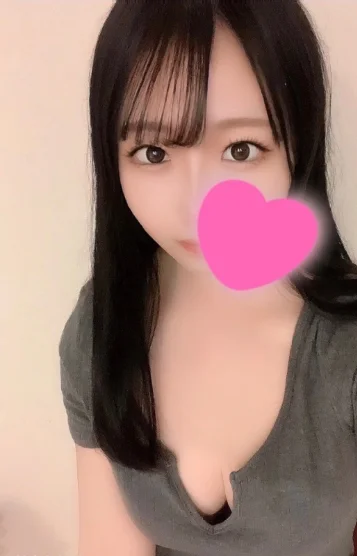 レア(24)