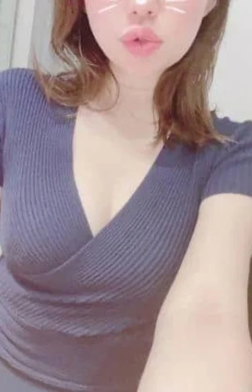 夏目まな(28)