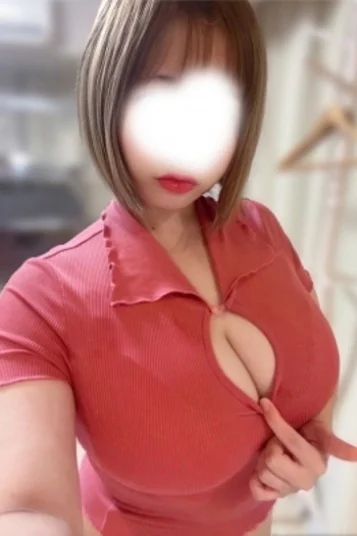 白桃ももな(23)