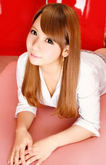 もえ(22)