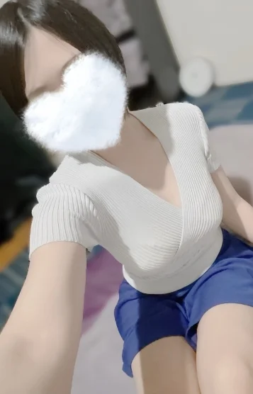 愛沢かりん(25)