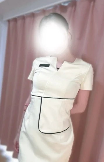 れい(27)