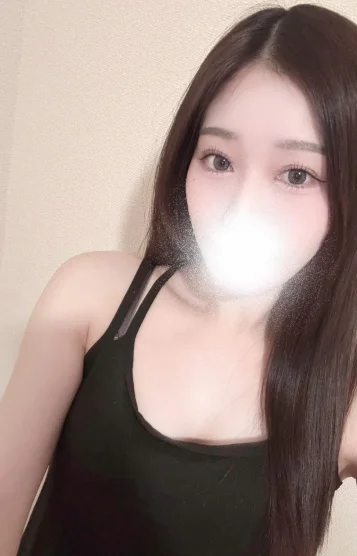 れい(24)