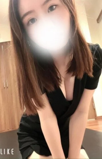 秋月ももな(25)