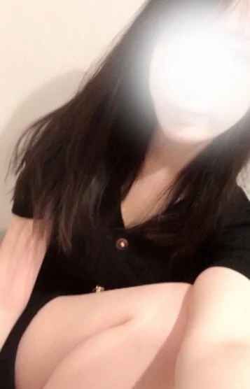 高梨あいな(26)