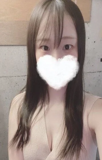 秋山 なぎさ(25)