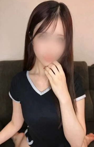 神楽かれん(23)