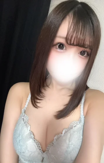 白咲りな(23)