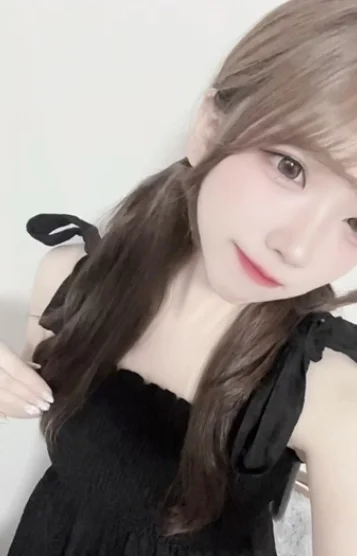 成瀬ひな(20)