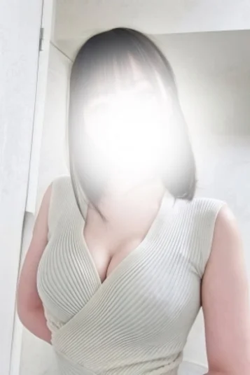 白咲めい(20)