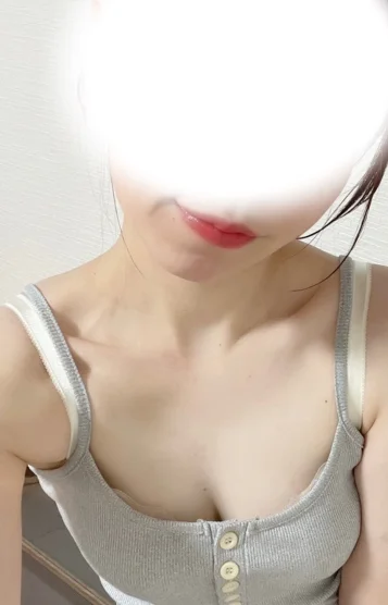 新人かえで