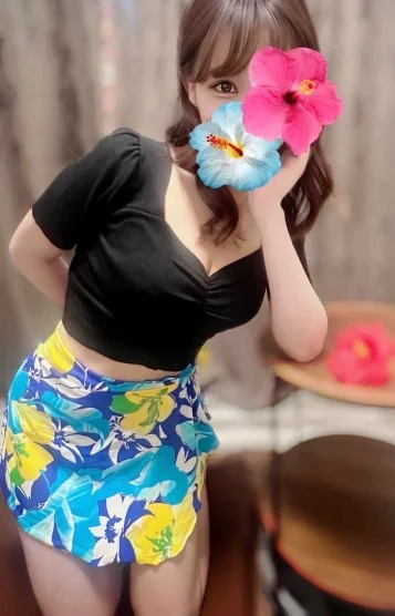 仲吉りあ(23)