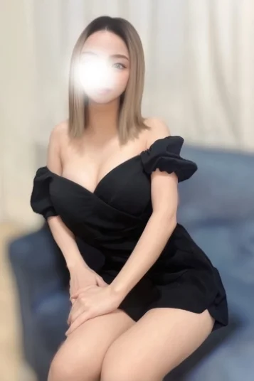 及川れな(24)