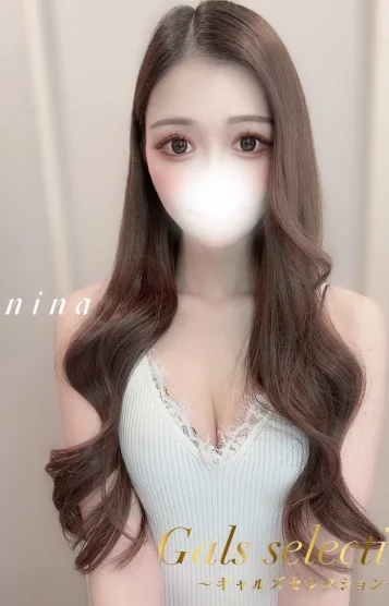 ニナ(23)