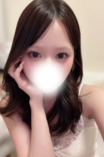 安達 ゆな(22)
