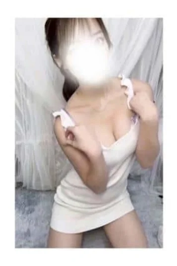 夜神れいな(22)
