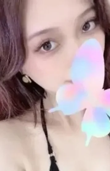 ローラ(23)