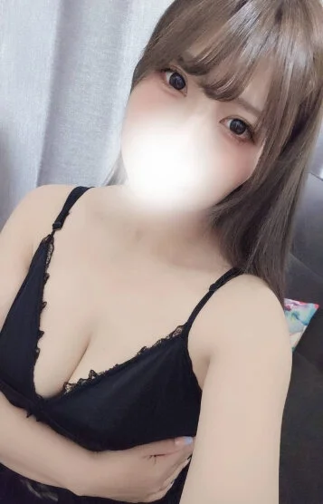 成瀬かれん(24)